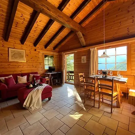 Cosy Ski Chalet In